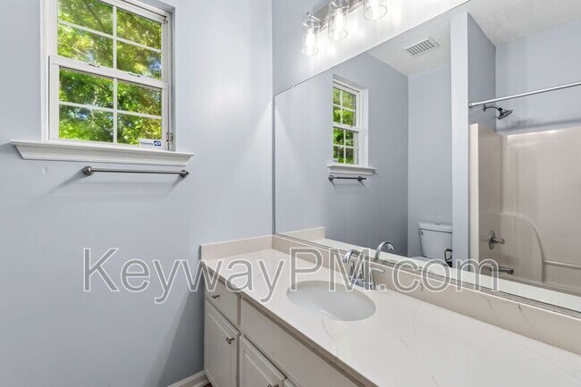 Building Photo - 3011 Old Lodge Rd