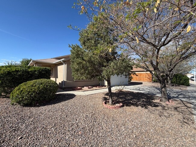 Building Photo - 3 Bedroom Single Story Home Available Near Unser Blvd NW & Irving Blvd NW