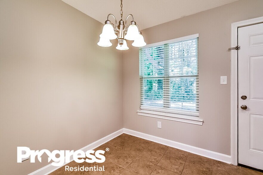 Building Photo - 6304 Kingsview Dr