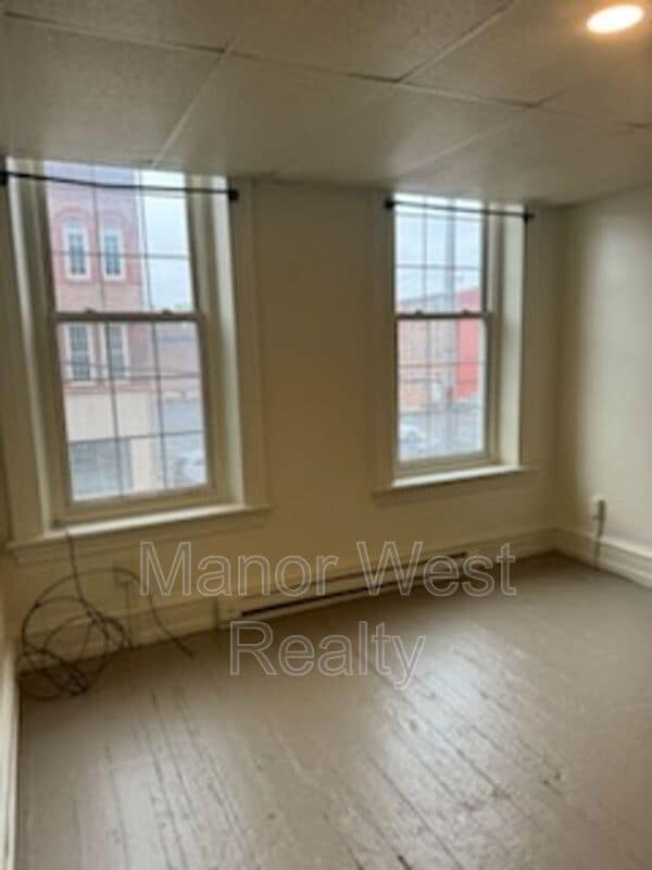 Building Photo - 207 W Market St