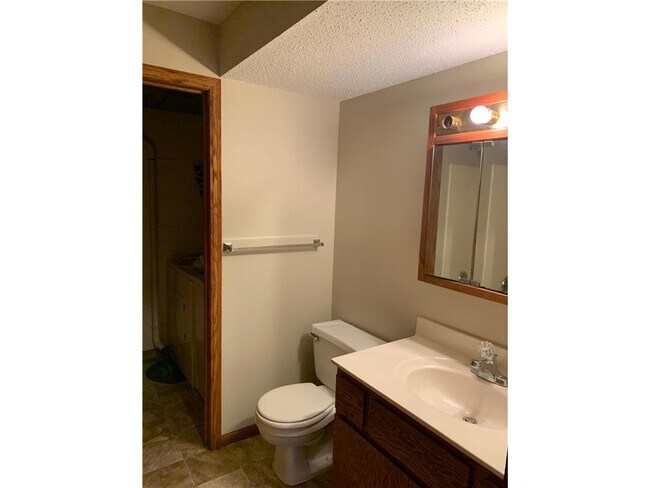 Building Photo - 1625 Stieger Lake Ln