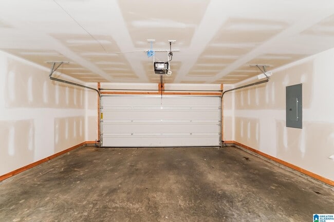 Building Photo - 915 Hawthorn Ln