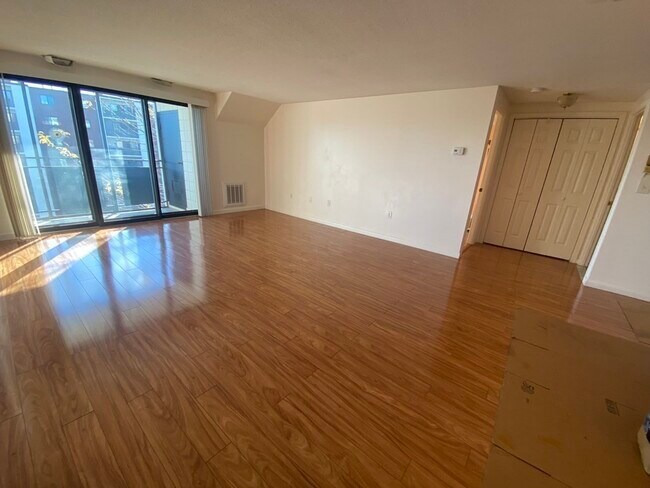 Building Photo - 12 9th St