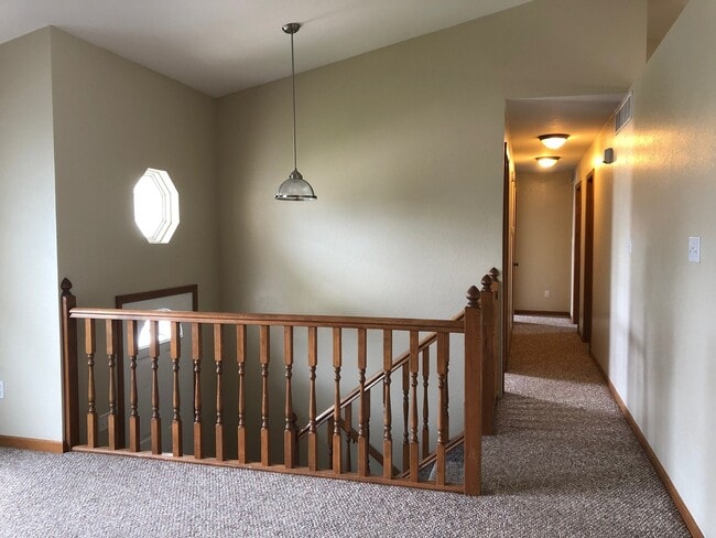 Building Photo - $1,125 - 3Bed/3Bath, House