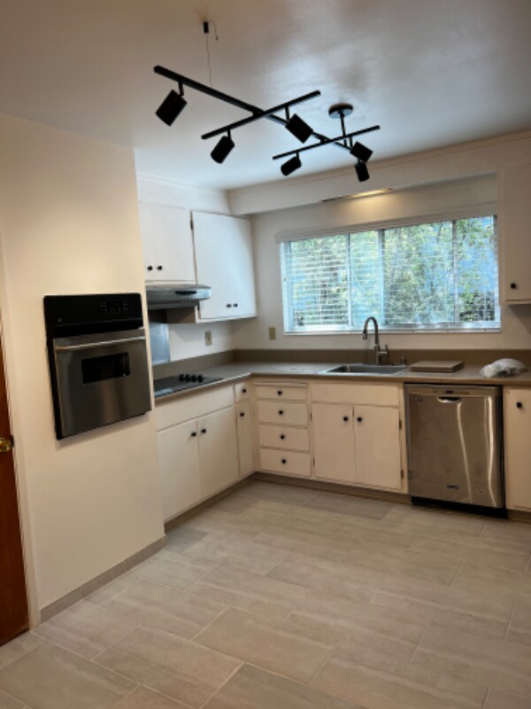 Building Photo - 2096 Ascot Dr