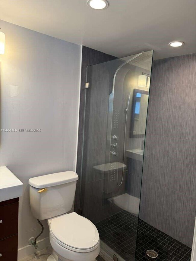 Building Photo - 5150 NE 6th Ave