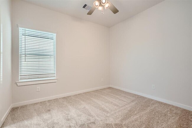 Building Photo - 33115 Oak Hts Pl