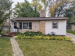 Building Photo - 1810 Midway Dr