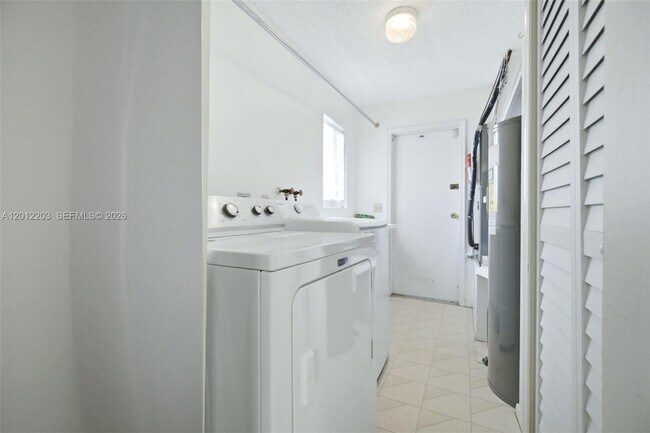 Building Photo - 920 NW 92nd Ave