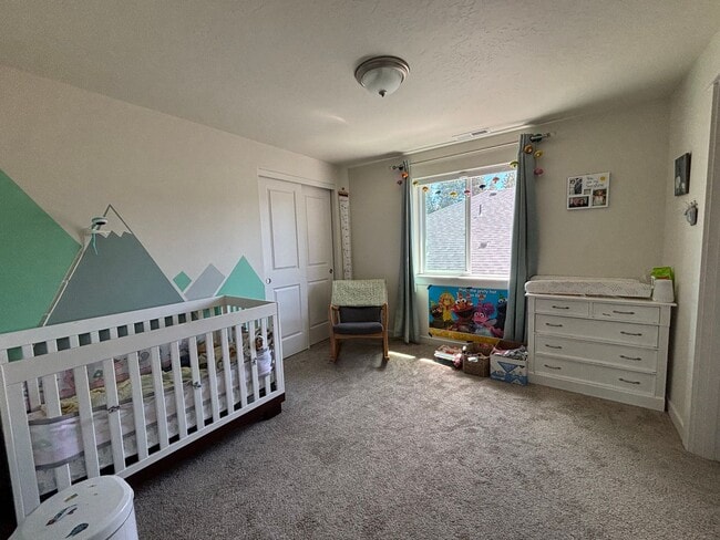 Building Photo - Beautiful 3 Bed/2.5 Bath with Fully Fenced...