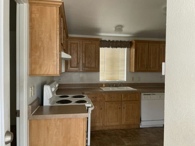 Building Photo - 1614 E Villa Rita Dr