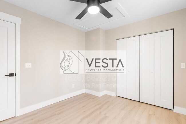 Building Photo - 9 Silent Pl