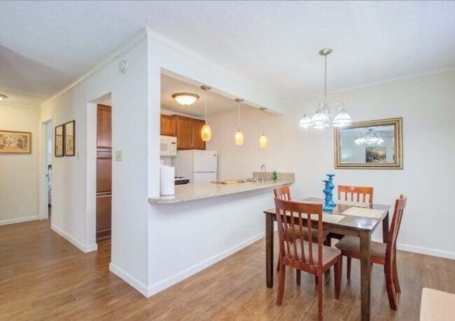 Building Photo - 4727 W Alabama St