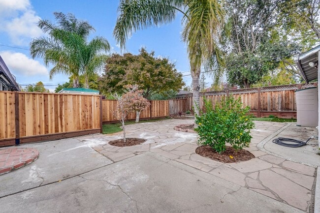 Building Photo - Welcome Home!!! - Great Location, Near Val...