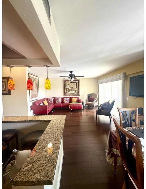 Building Photo - 162 Preston Way