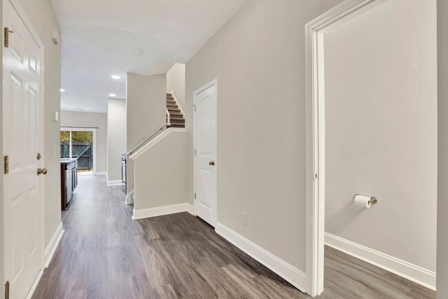 Building Photo - Townhome for Rent