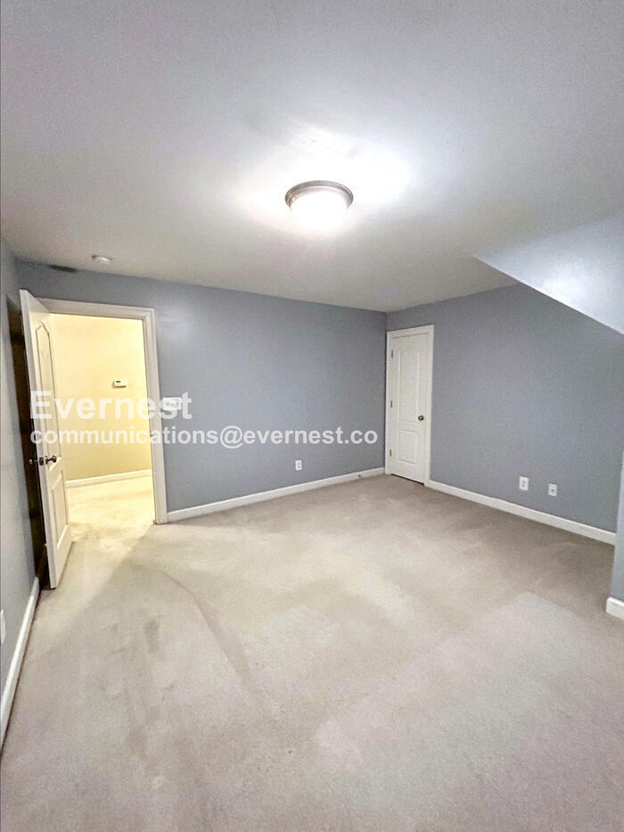 Building Photo - 3204 Eagles Watch