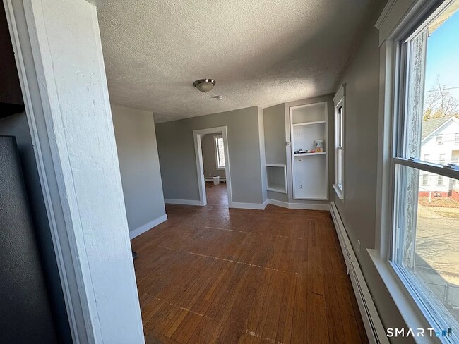 Building Photo - 173 Farren Ave