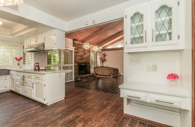 Building Photo - Stunning Woodward Park, Northeast Fresno, ...