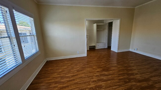 Building Photo - 4530 Normandie Ave