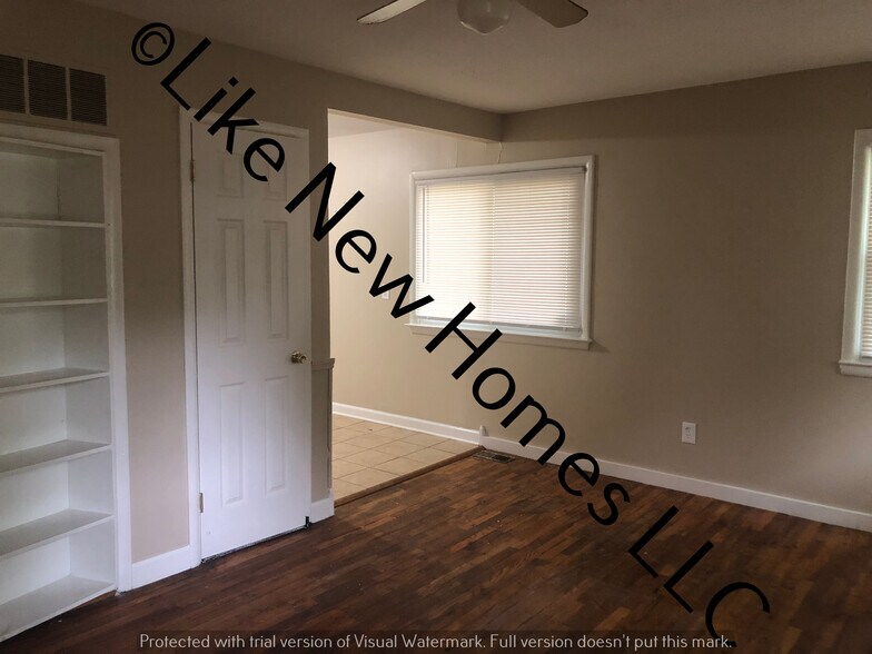 Building Photo - 3702 Ivanhoe Ave