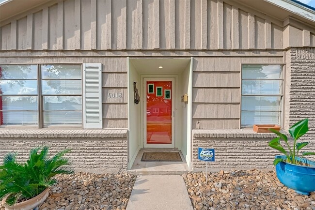 Primary Photo - 6018 Berendo St