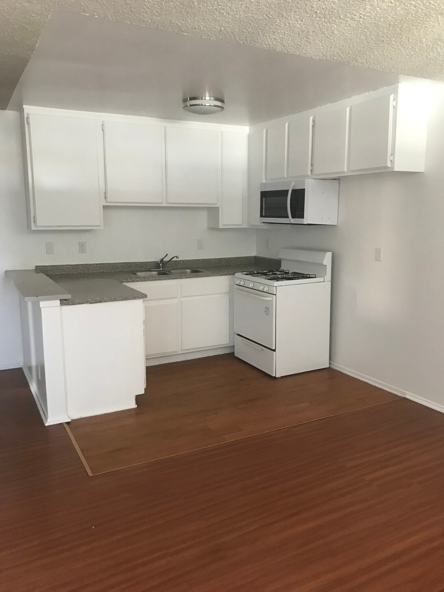 Building Photo - 11948 Hart St