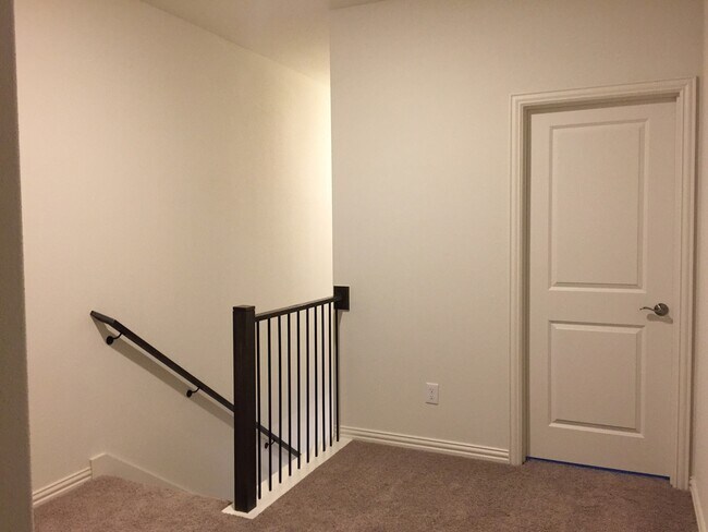 Building Photo - GORGEOUS 3 BEDROOM TOWNHOUSE LOCATED IN VILLAS AT STONEGATE IN MCKINNEY!