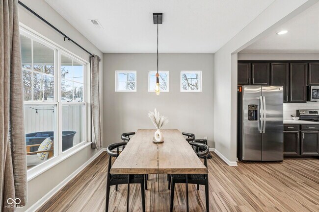 Building Photo - 366 Steeples Blvd