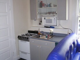 Building Photo - 398 Linden Walk