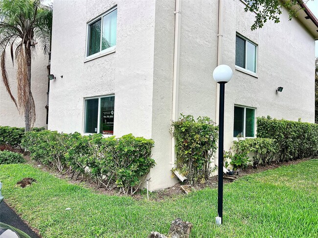 Building Photo - 7450 NW 17th St