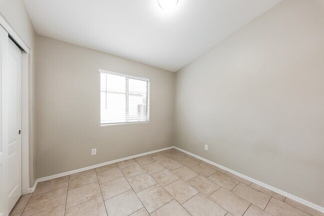 Building Photo - 14051 W Two Guns Trail