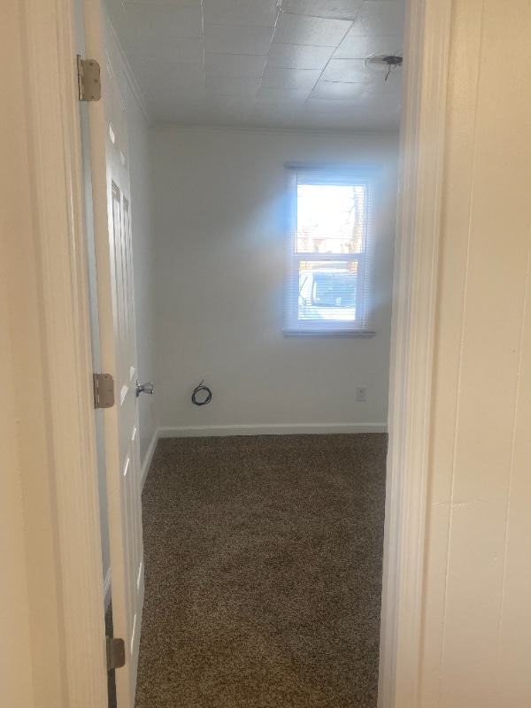 Building Photo - 9762 N River Rd