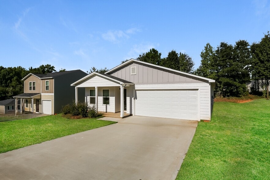 Building Photo - 161 Queens Cir