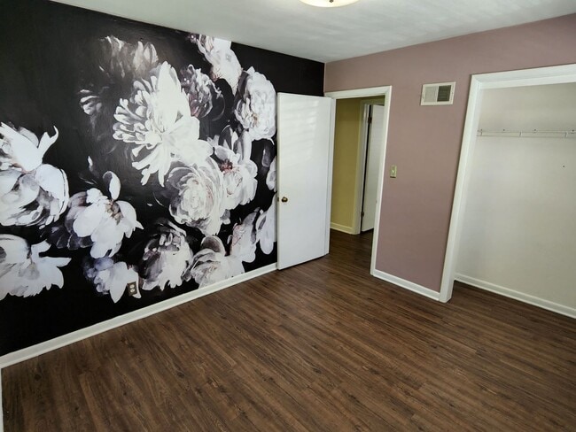 Building Photo - 3 bedroom Tosa ranch