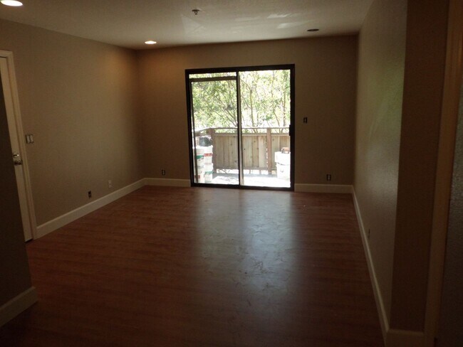 Building Photo - Now leasing beautiful one bedroom home!