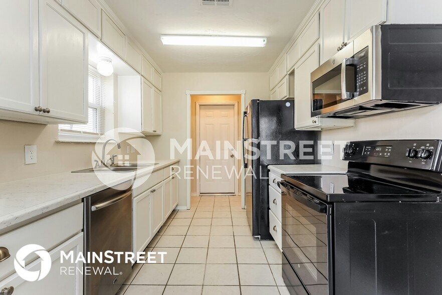 Building Photo - 908 N 5th St