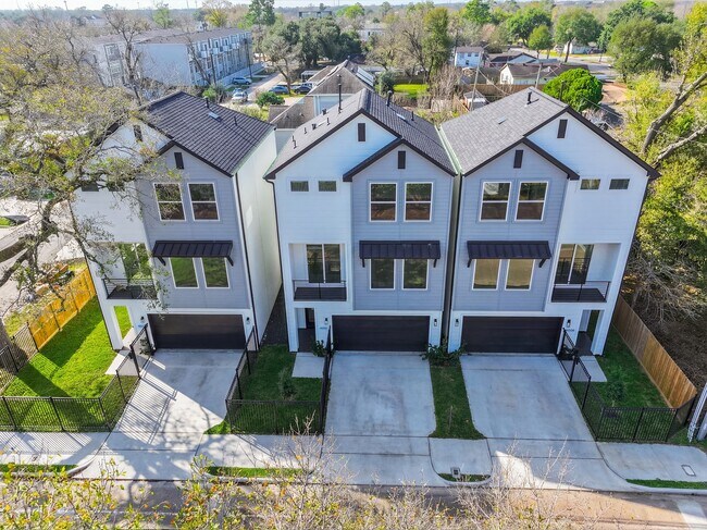 Building Photo - 4012 Yellowstone Blvd