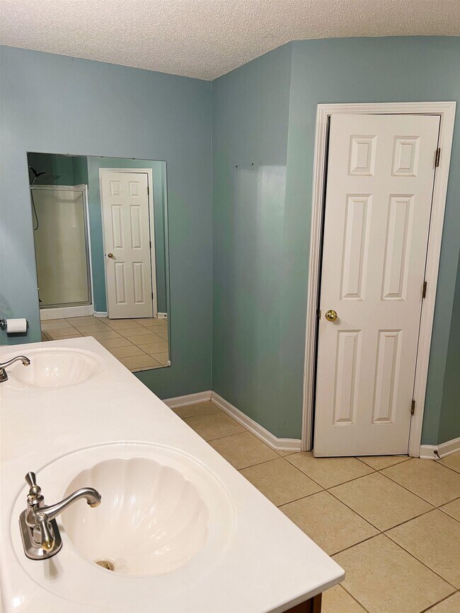 Building Photo - 9837 Oldham Dr