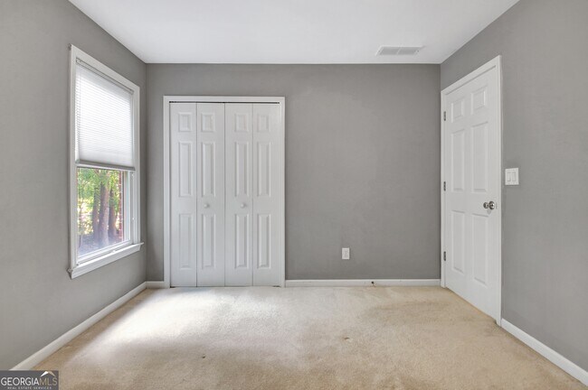 Building Photo - 185 Newfield Dr
