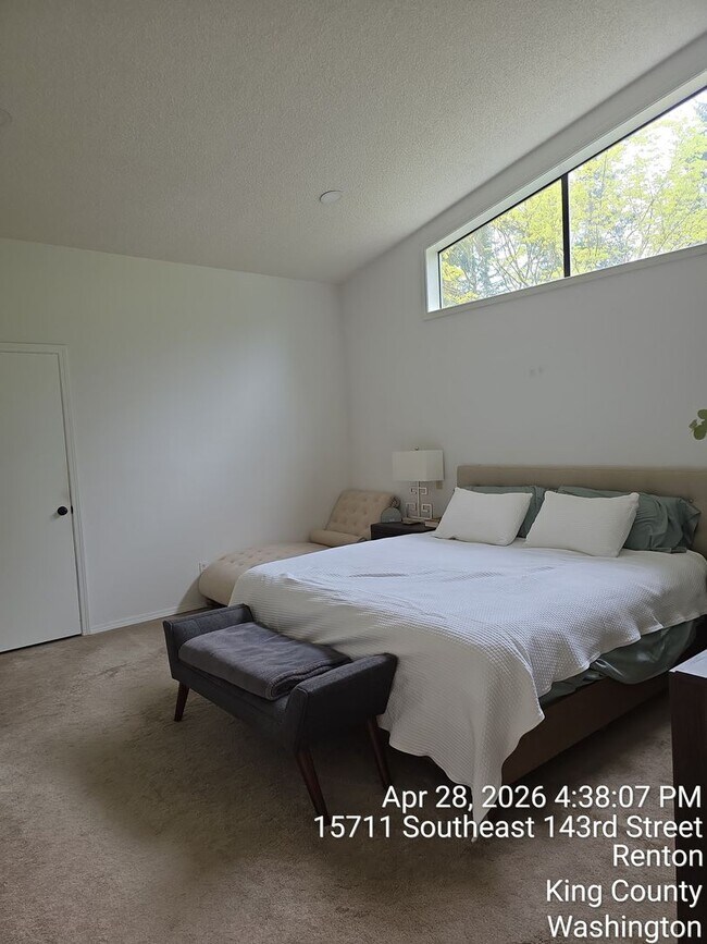 Building Photo - Renton - 4 bedroom 2.5 bath rental home - Custom home with large rooms - Available July 5th 2026