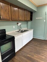 Building Photo - 414 W 7th St