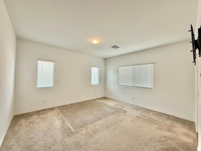 Building Photo - Gorgeous Home waiting for you!