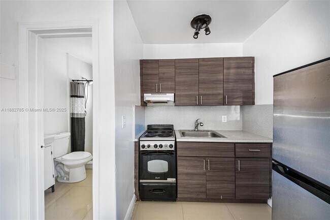 Building Photo - 551 NE 61st St