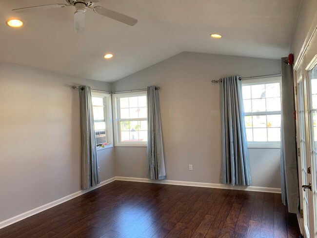 Building Photo - Day Lily Duplex