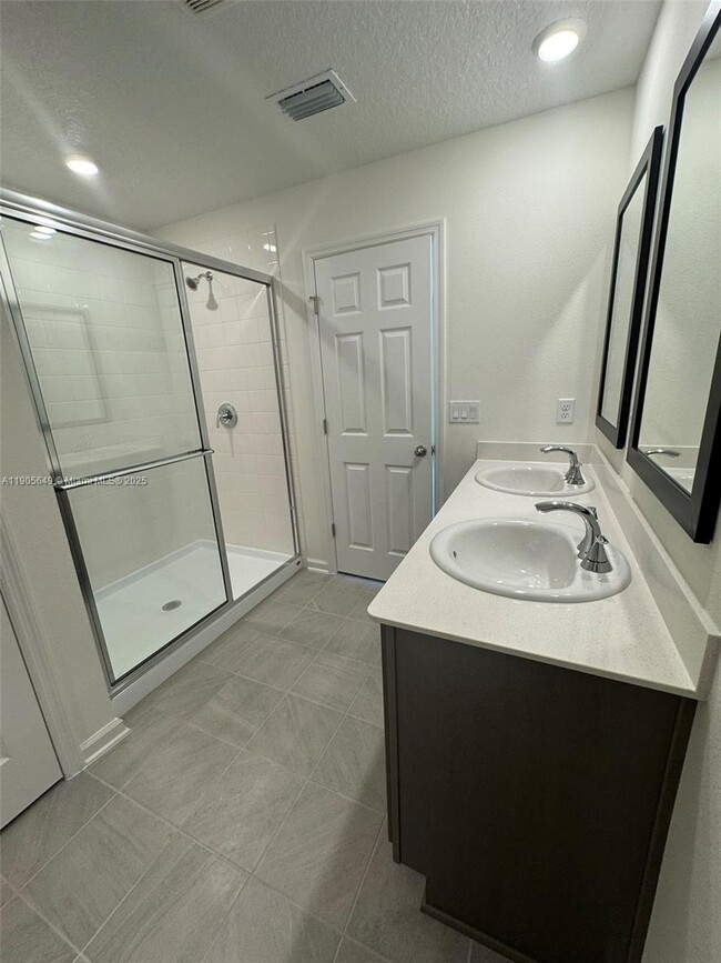 Building Photo - 55 Signet Cir