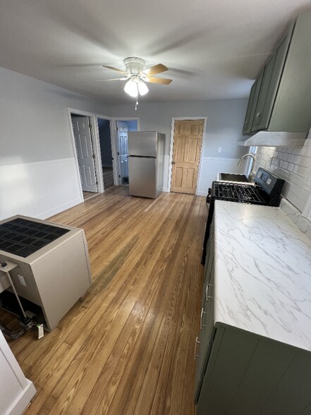 Building Photo - 25 Babbitt St