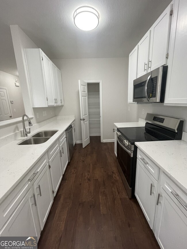Building Photo - 387 Brookview Dr