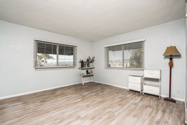 Building Photo - 2530 Clairemont Dr