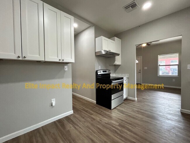 Building Photo - 1330 N Tyndall Ave